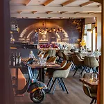 Отель Het Maashotel 4*