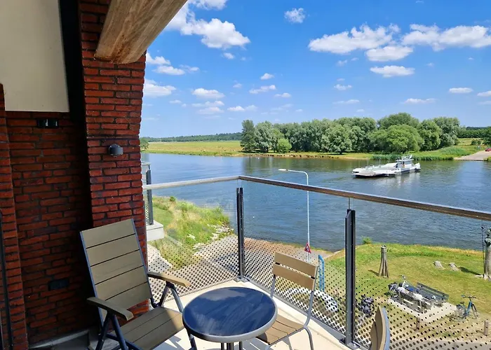 Отель Het Maashotel 4*